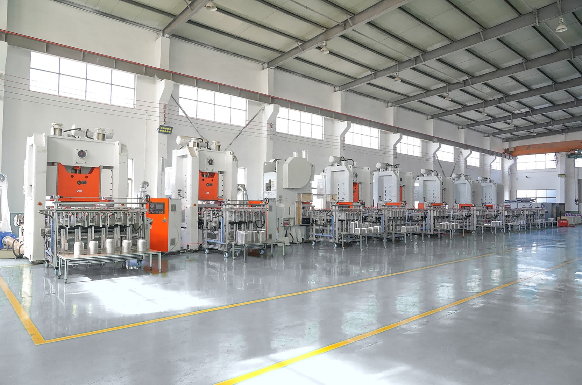 Ultimi blog aziendali su Macchina automatica per la produzione di contenitori in lamina: dal rotolo di lamina al vassoio finito