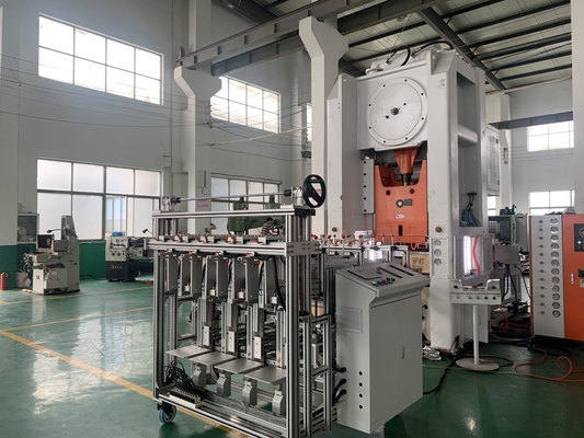 comprare Macchina di produzione di contenitori di fogli di alluminio semiautomatica personalizzabile con 26KW online manufacture