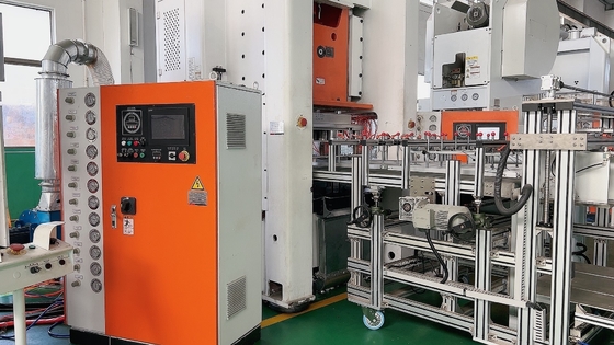 comprare ISO 36-70 Colpi/min Mitsubishi PLC Regolabile alimentatore elettrico Fogli di alluminio Pott Making Machine LK-T80 online manufacture