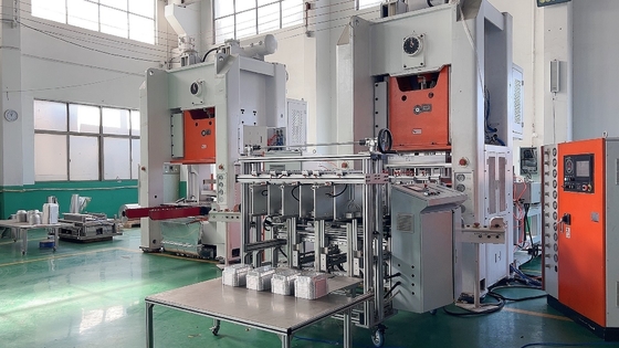 comprare Fabbricante automatico di contenitori di fogli Siemens Motors Controllo PLC Con 4 capacità di cavità online manufacture