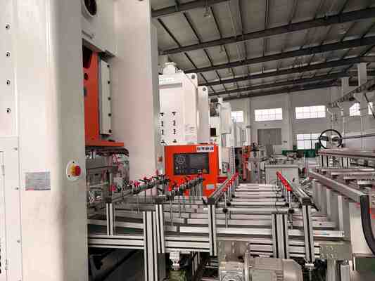 comprare Macchina per contenitori in foglio di alluminio LK-T80 con design a 4 cavità per una produzione di 12000 pezzi/ora con acciaio ad alta precisione fabbricazione online