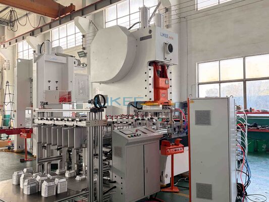 comprare Macchina per la fabbricazione di contenitori di fogli di alluminio completamente automatica con velocità di 35-70 colpi/min e pressa idraulica a telaio C fabbricazione online