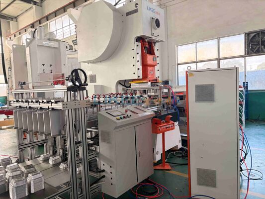 comprare Macchina automatica per la produzione di contenitori in foglio di alluminio da 63 tonnellate con prezzi diretti dal produttore per funzionamento continuo 24 ore su 24 fabbricazione online