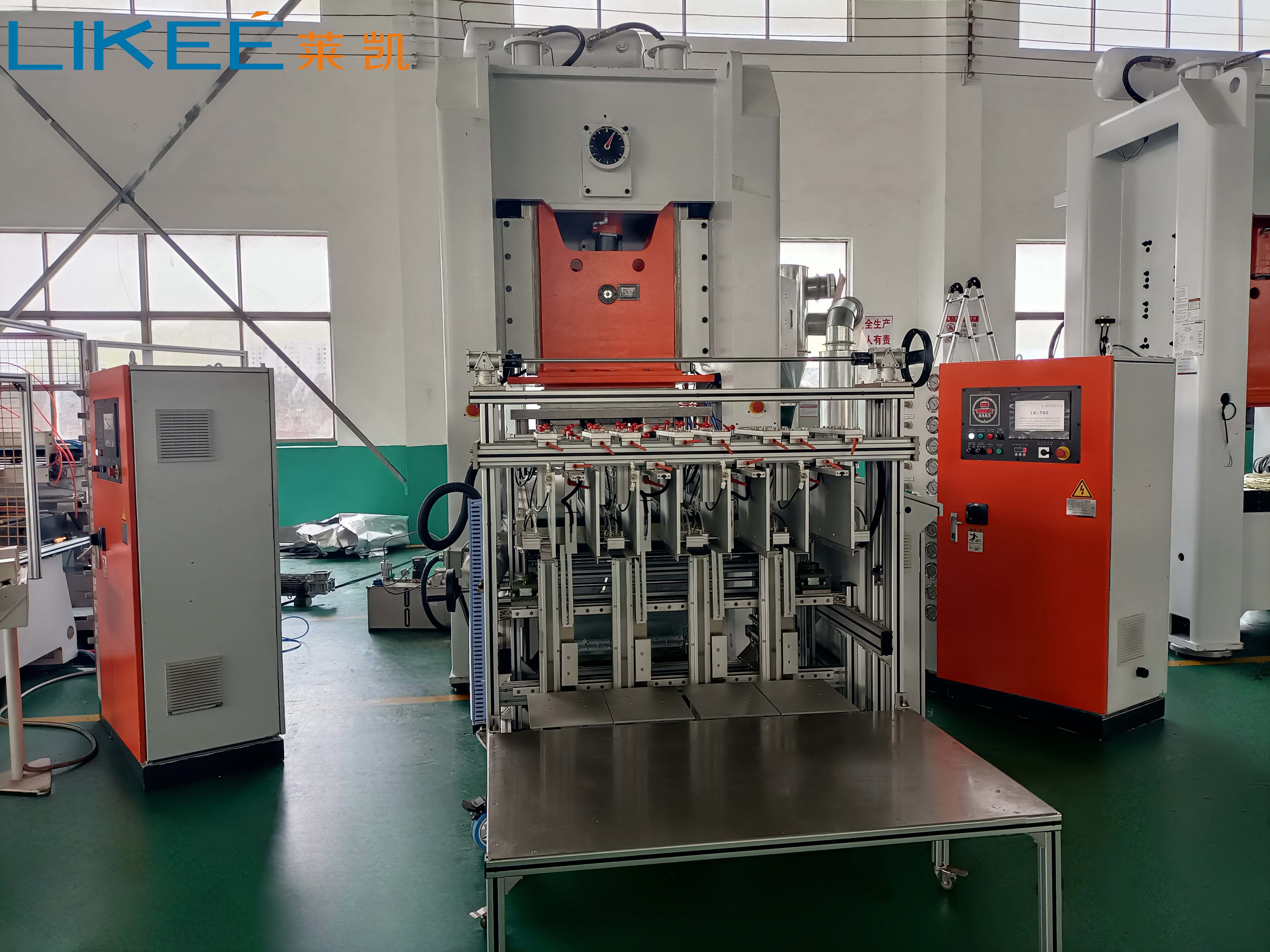 80 tonnellate 12000 pcs/ora Macchina per la fabbricazione di lastre in foglio di alluminio completamente automatica