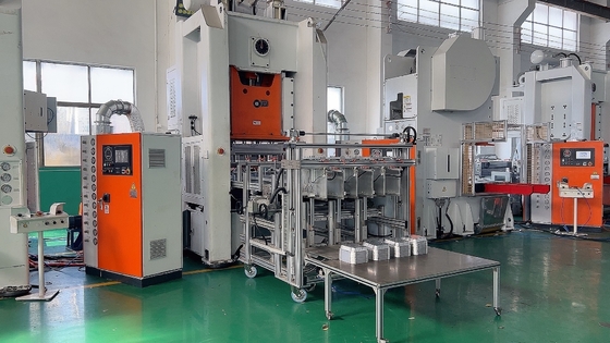 12000 Pcs/ora Produzione Output Aluminium Foil Tray Making Machine Completamente automatico
