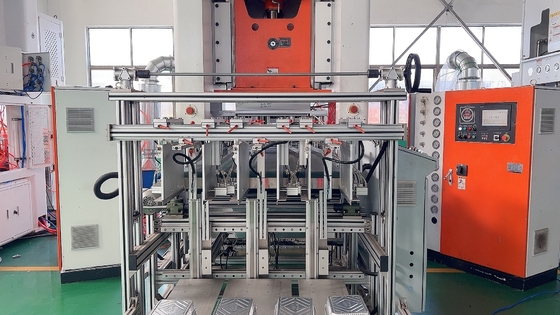 Certificato ISO14001 Siemens Main Motor Mitsubishi PLC Aluminium Foil Pot Making Machine