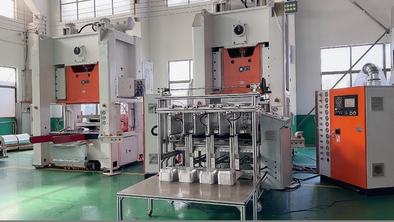 Contenitore alimentare in foglio di alluminio Siemens Motors Macchina di produzione di tipo H con capacità di 4 cavità