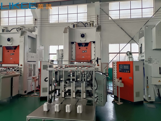 Comodo cambiamento di stampo 12000 pcs / ora Aluminium Foil Food Container Making Machine