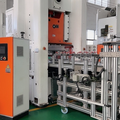 35-70 colpi/min Macchina per la fabbricazione di lamiere di alluminio con una potenza di compressione di 26 kW e una durata di vita superiore a 10 anni