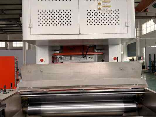 Macchina per contenitori in foglio di alluminio LK-T80 con circuito dell'olio chiuso 12000 pezzi/ora Acciaio ad alta precisione